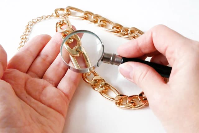 Ile zarabia lombard? Zaskakujące fakty o wynagrodzeniach w branży